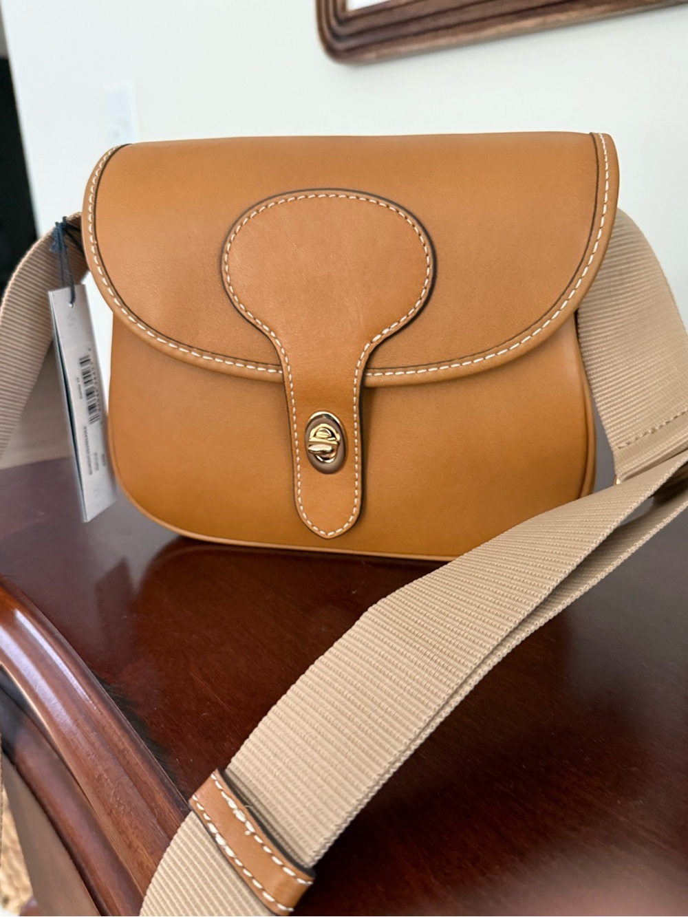 Dooney and Bourke Penrose Saddle 22 NEW 🆕